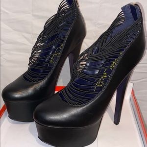 Size 9 London Trash Heels